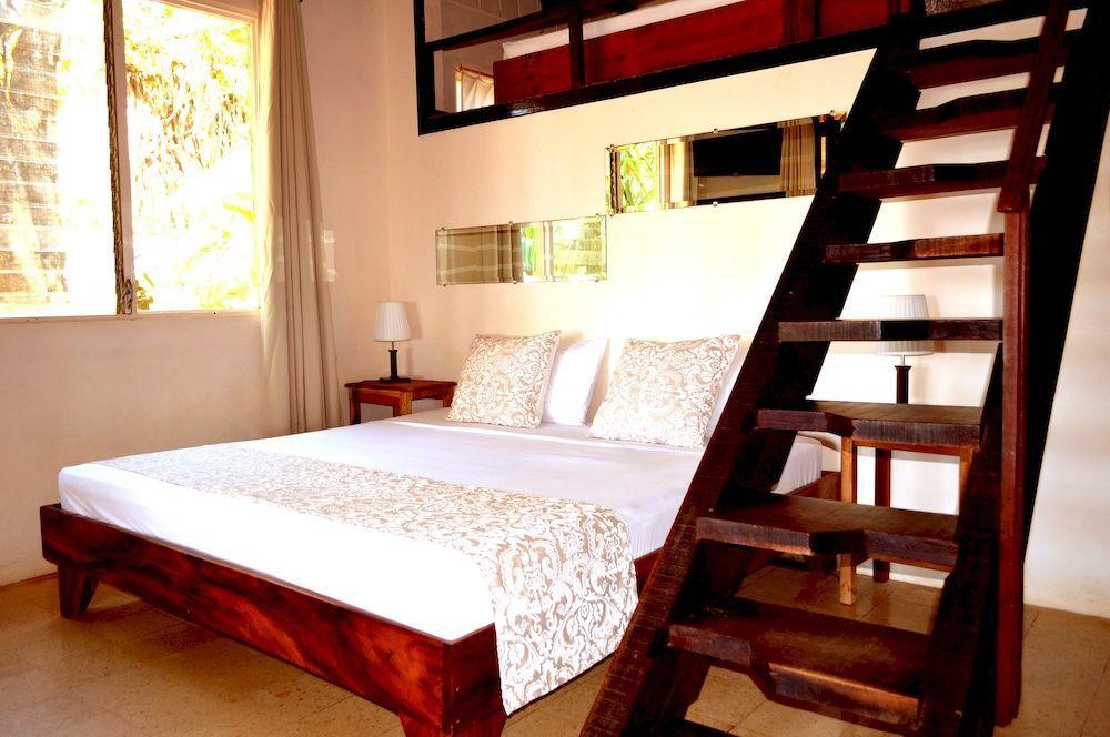 La Palapa Guest House Tamarindo Exterior photo